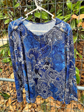 Woman's X-Large Blue Paisley Long Sleeve Silver-Tone Accents Top Tag Removed